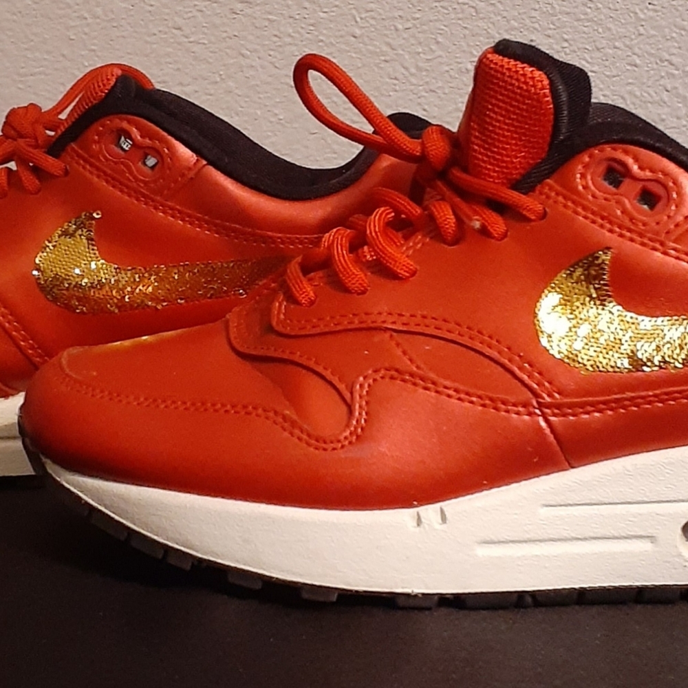 Super Rare Ladies Nike